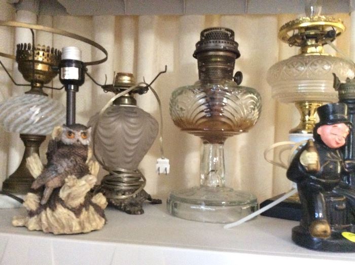 Many  oil lamps 