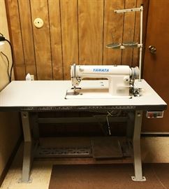 LIKE NEW YAMATA  GC8500 INDUSTRIAL HIGH SPEED LOCK STITCH SEWING MACHINE WITH TABLE