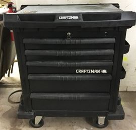 CRAFTSMAN ROLL AROUND 5 DRAWER LOCKING TOOL BOX.