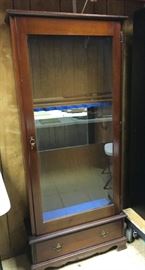 NICE LOCKING GUN CABINET