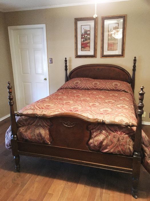 ANTIQUE FULL SIZE POSTER BED