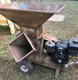 Yard Shark Wood Chipper w/8hp Briggs & Stratton Motor