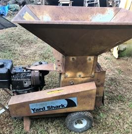 Yard Shark Wood Chipper w/8HP Briggs & Stratton Motor