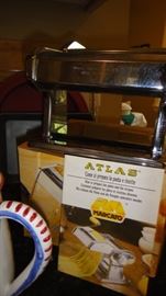 Atlas, Pasta maker