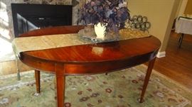 Stunning Antique Oval table w\ 3 leaves