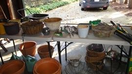 Garden pots and urns 
