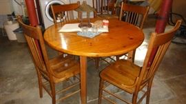 Pine table w/ 4 chairs 