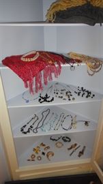 Miscellaneous costume jewelry 