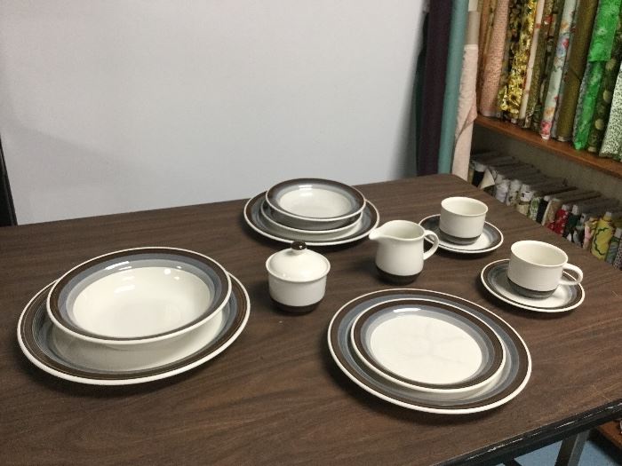 Rondo Bondo...Japan vintage dinnerware set