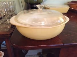 Round Yellow Pyrex With Lid.