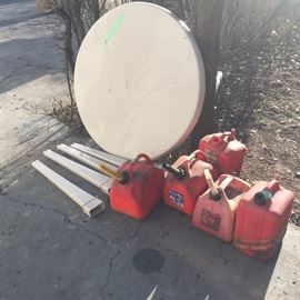  Gas cans