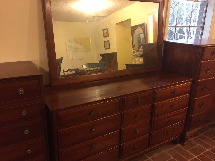 Willet dresser & mirror 