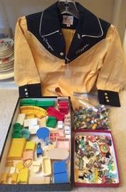 Furniture for the Marx doll house, 1950s Roy Rogers/Trigger kids shirt, marbles, Cracker Jack prizes