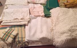 Quaker lace tablecloths, damask tablecloths & napkins, chenille white daisy bedspread