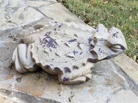 Concrete horn frog
