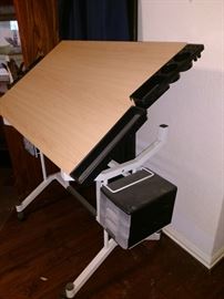 Art/craft table with drawers