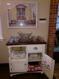 Small rolling island with storage