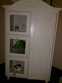 Small child's cabinet