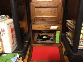 Music box - plays the Thorens metal recordings