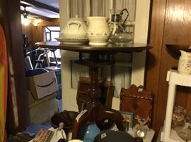 Small 3 leg table and additional items