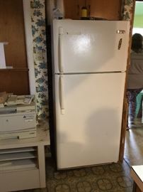 Frigidaire refrigerator with ice maker