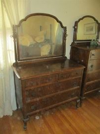 1930'S GRAND RAPIDS MADE DRESSER WITH MIRROR