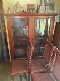 JOHN WIDDICOMB CHINA CABINET, 2 DOOR GLASS, BARLEY TWIST LEGS, VEY GOOD CONDITION