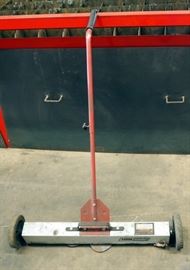 Tool Shop 30" Magnetic Sweeper