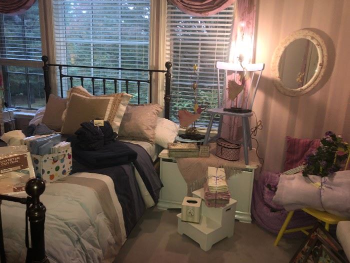 METAL BED, ACCESSORIES AND FUN GIRLS ROOM ITEMS