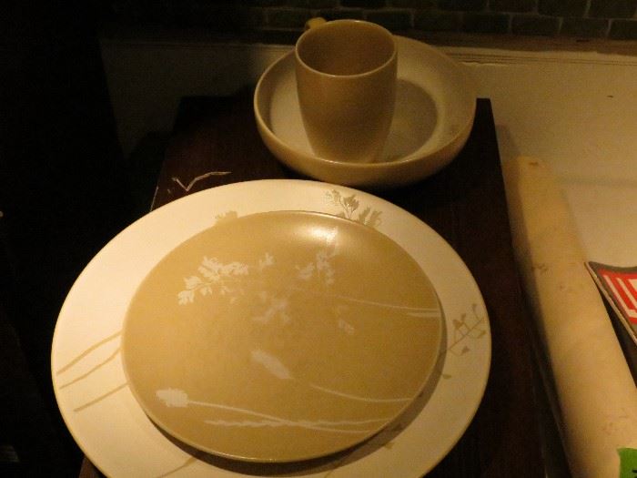 8 PLACE SETTINGS OF GIBSON CHINA.