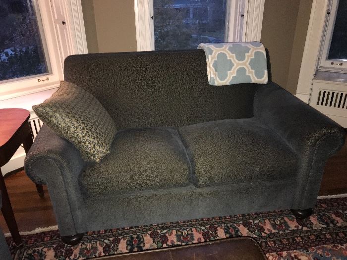 Navy Henrendon sofa, 1 yr old
$1500
Set (2 sofas for $3000)