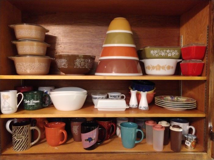 Pyrex cookware, Pyrex table top set, Tupperware s-n-p sets, really cool mug selection