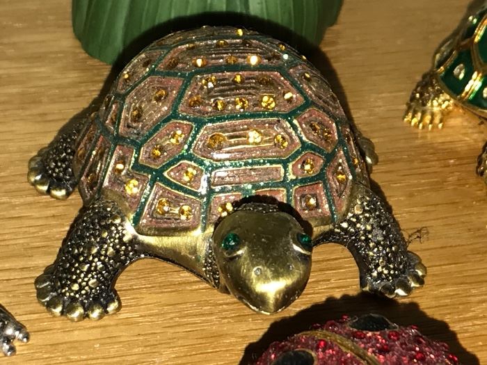 Turtle figurine 
