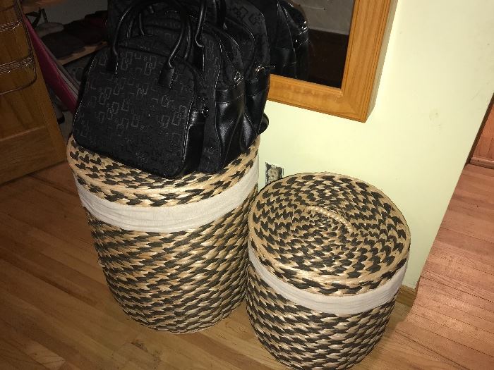 Wicker storage baskets/hampers 