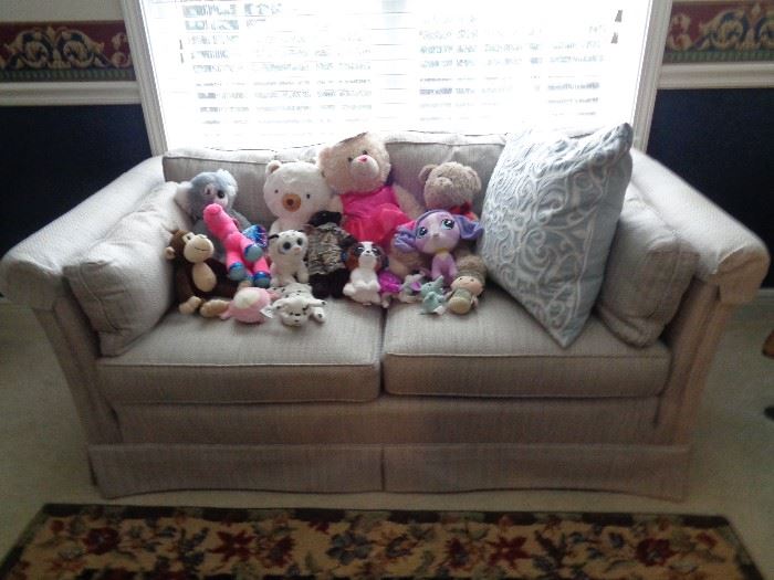 love seat w/critters