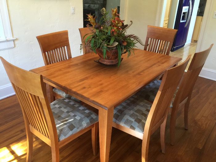 Canadian Hardwood Table with Leaf and 8 Chairs