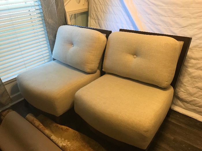 2 Gorgeous Oversized Upholstered Side Chairs 28 x 29 x 35