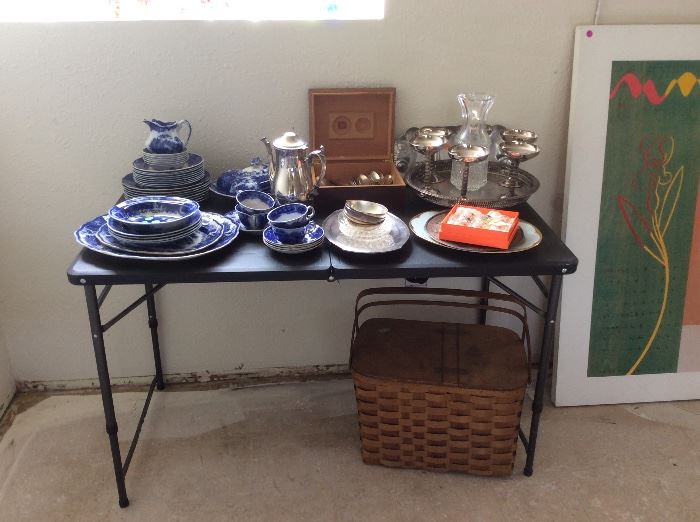 Blue flow dish set, silver plate, picnic basket