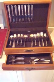 Set silverplate flatware and case.