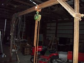 engine hoist & Frame on wheels 300.00