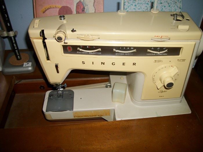 stylist 540 singer sewing machine 50.00