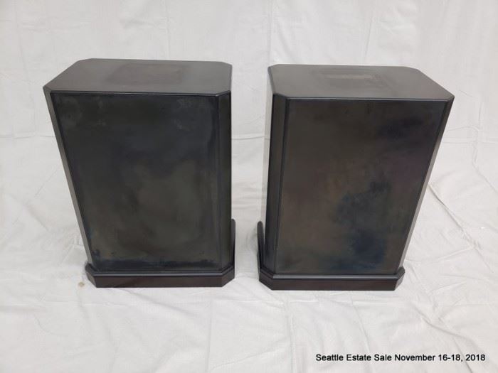 Patinated bronze rectilinear pedestal.
