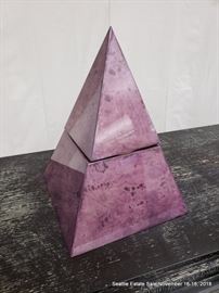 Pyramid-form two-part ice bucket.