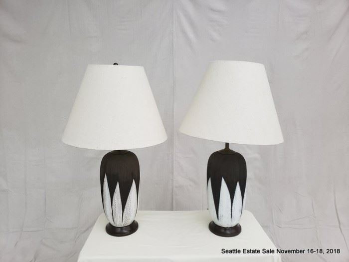 Two-tone ceramic lamp with white shade.