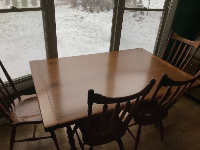 Cushman Colonial Dining table with 4 chairs, leaves and protective pad