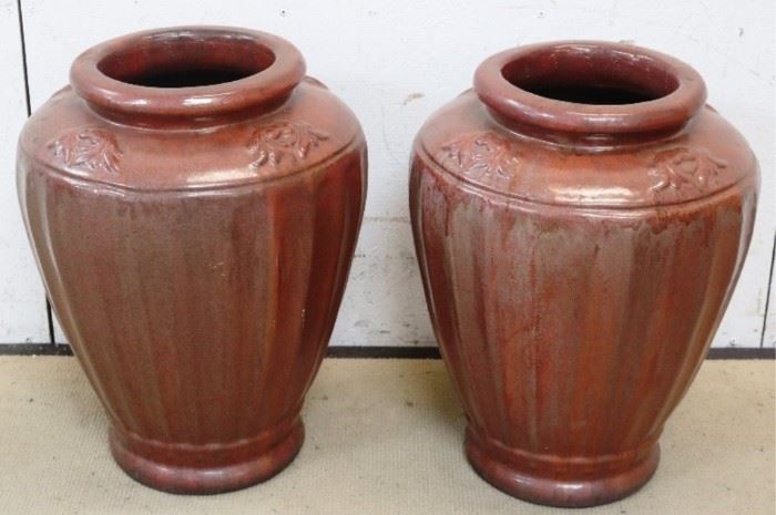Pair Kenilworth large pots