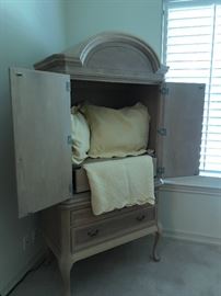 ARMOIRE