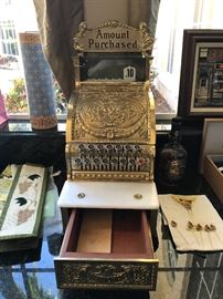 CASH REGISTER WITH KEY