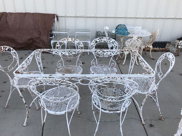 Chantilly Woodard Table and six chairs