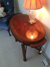 Beautiful dark inlaid round burled wood with pull out shelf for drinks on both sides